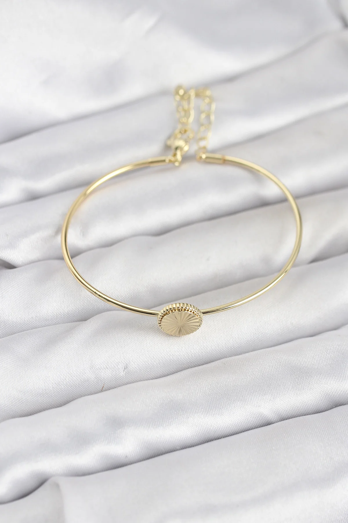 Gold Renk Pirinç Model Kadın Bileklik