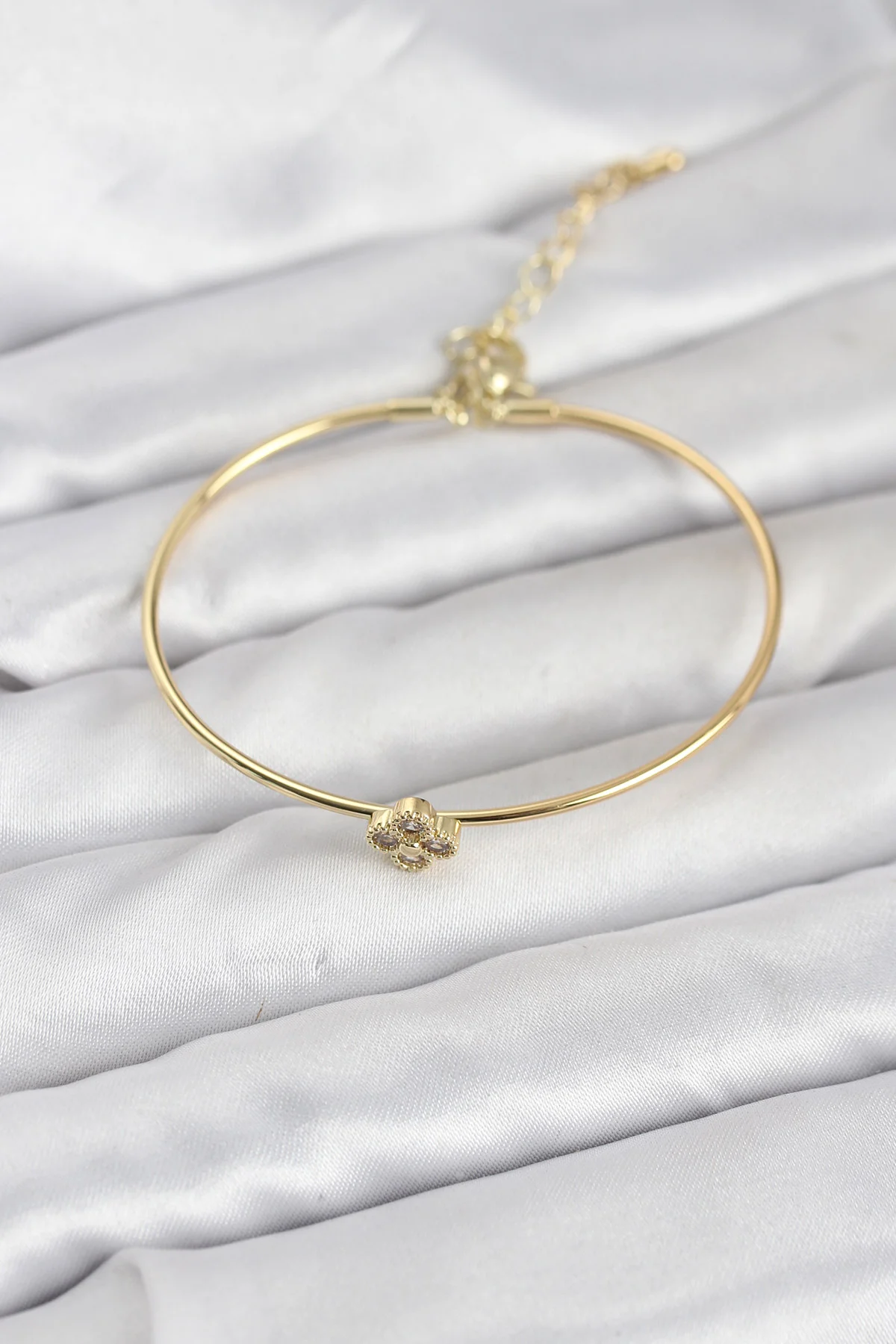Zirkon Taşlı Yonca Model Gold Renk Kadın Bileklik