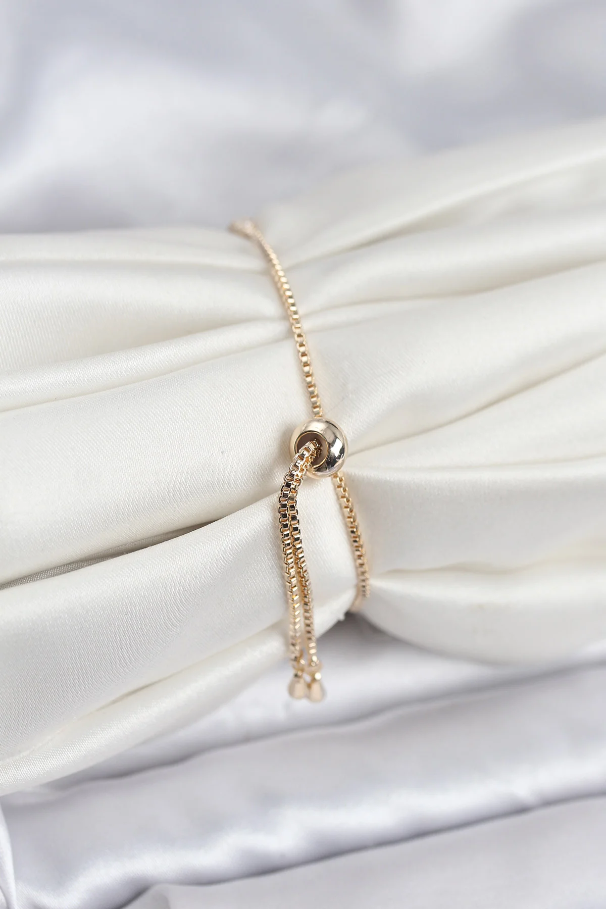 Yonca Model Zirkon Taşlı Gold Renk Asansörlü Su Yolu Bileklik