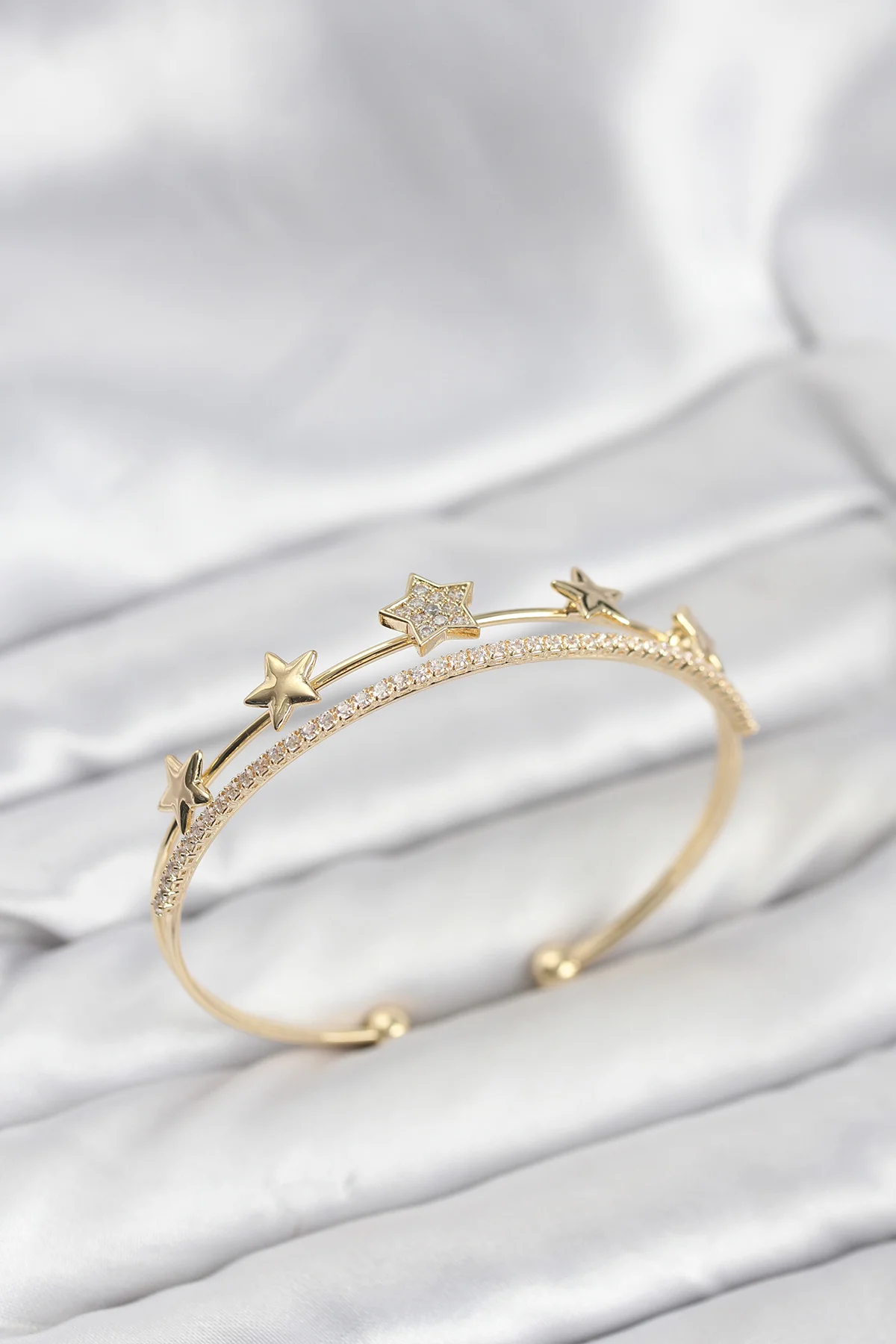 Yıldız Model Gold Renk Pirinç Kadın Bileklik