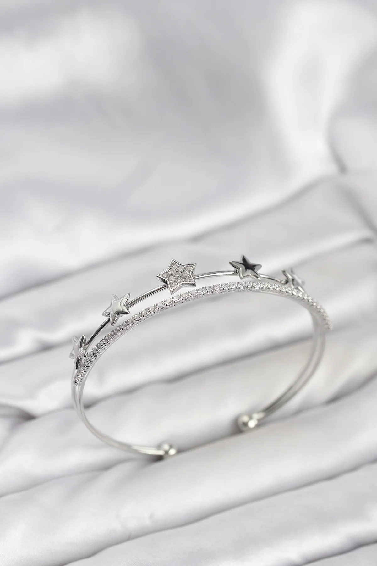 Yıldız Model Gümüş Renk Pirinç Kadın Bileklik