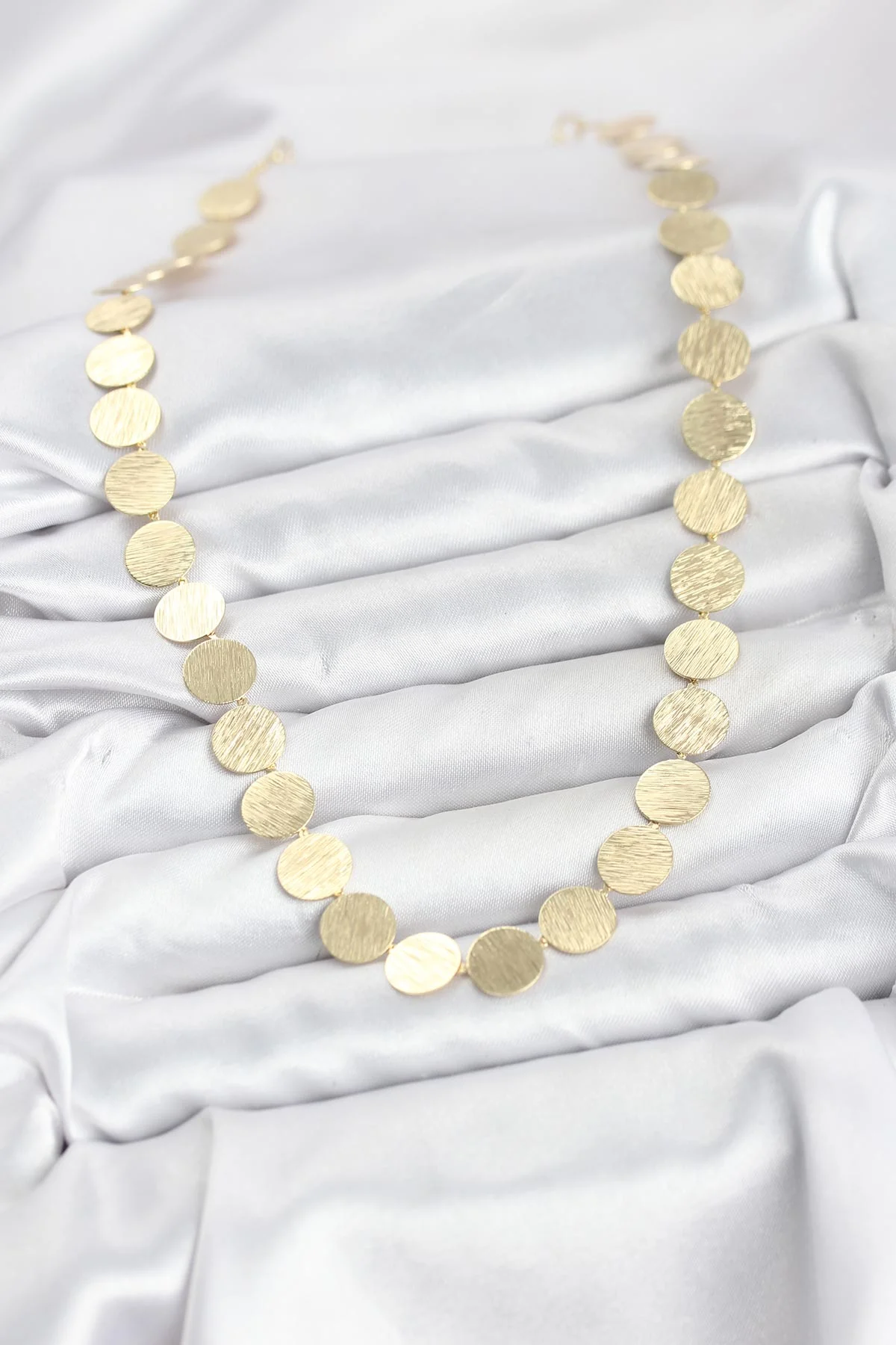 Yuvarlak Plaka Model Gold Renk Kadın Kolye