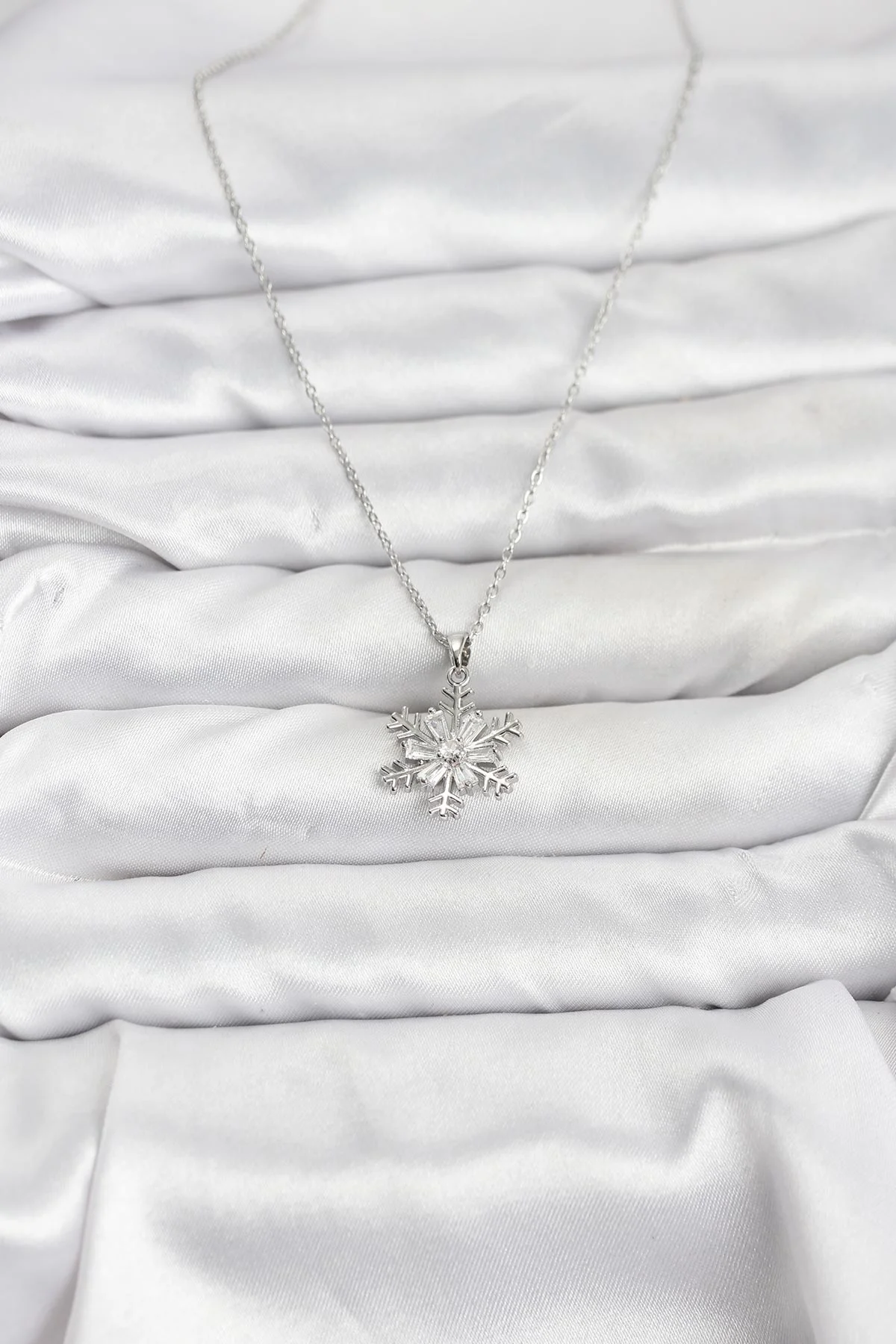 316L Çelik Zincir Gümüş Renk Kar Tanesi Model Zirkon Taşlı Kadın Kolye