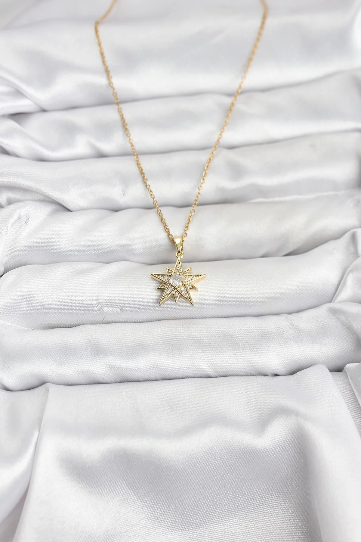 316L Çelik Zincir Gold Renk Yıldız Model Zirkon Taşlı Kadın Kolye