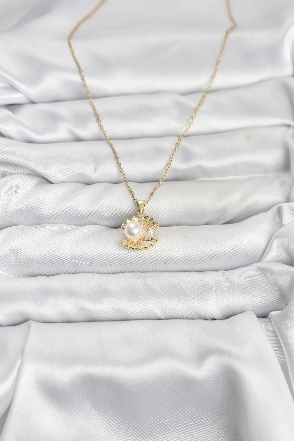 316L Çelik Zincir Gold Renk İstiridye İnci Model Zirkon Taşlı Kadın Kolye