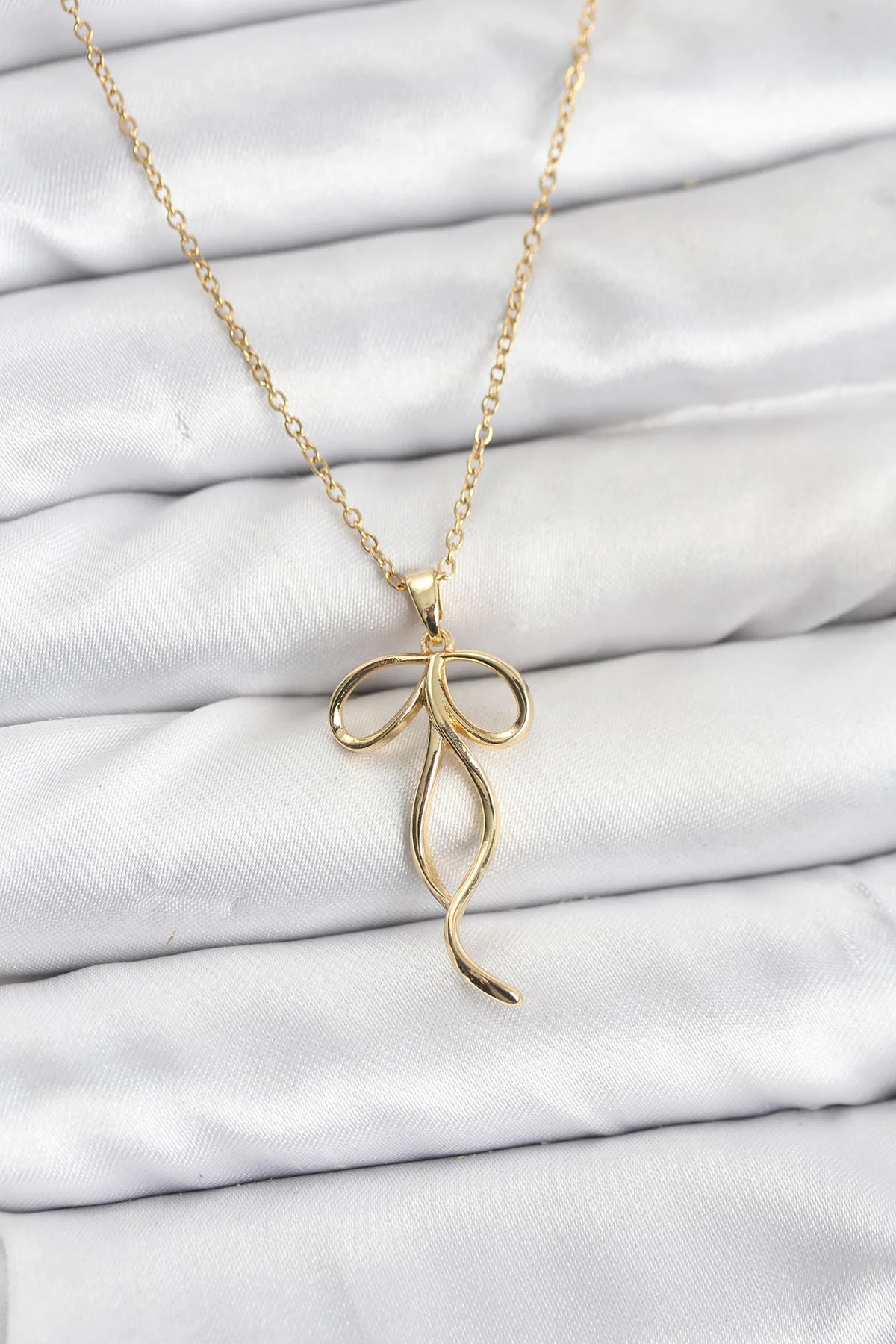 316L Çelik Zincir Gold Renk Fiyonk Model Kadın Kolye