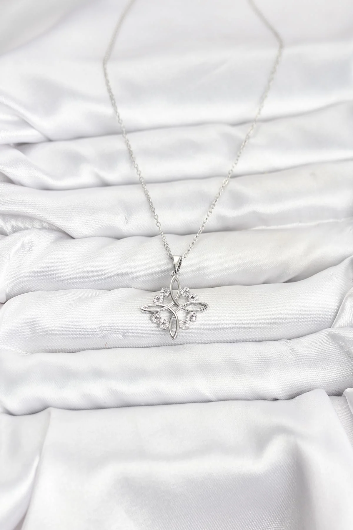 316L Çelik Zincir Gümüş Renk Sonsuzluk Model Zirkon Taşlı Kadın Kolye