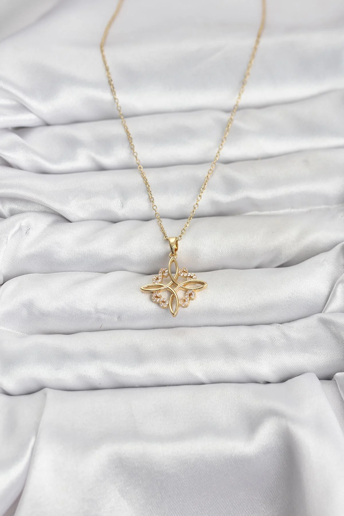 316L Çelik Zincir Gold Renk Sonsuzluk Model Zirkon Taşlı Kadın Kolye