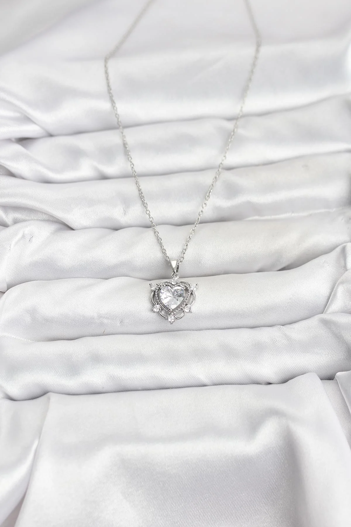 316L Çelik Zincir Gümüş Renk Kalp Model Zirkon Taşlı Kadın Kolye