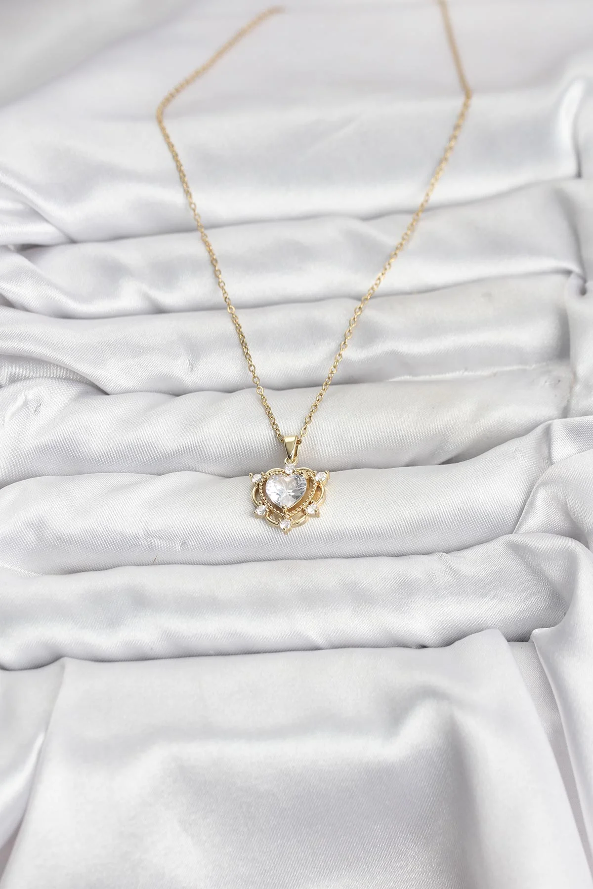 316L Çelik Zincir Gold Renk Kalp Model Zirkon Taşlı Kadın Kolye