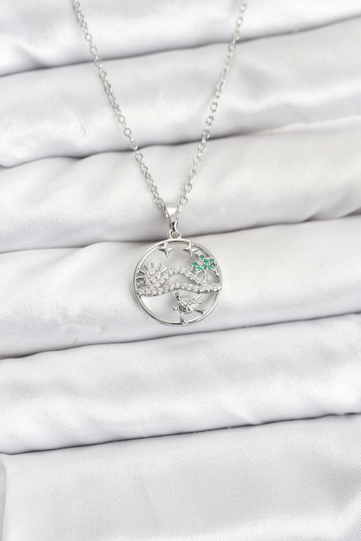 316L Çelik Zincir Gümüş Renk Şans Kolyesi Model Zirkon Taşlı Kadın Kolye