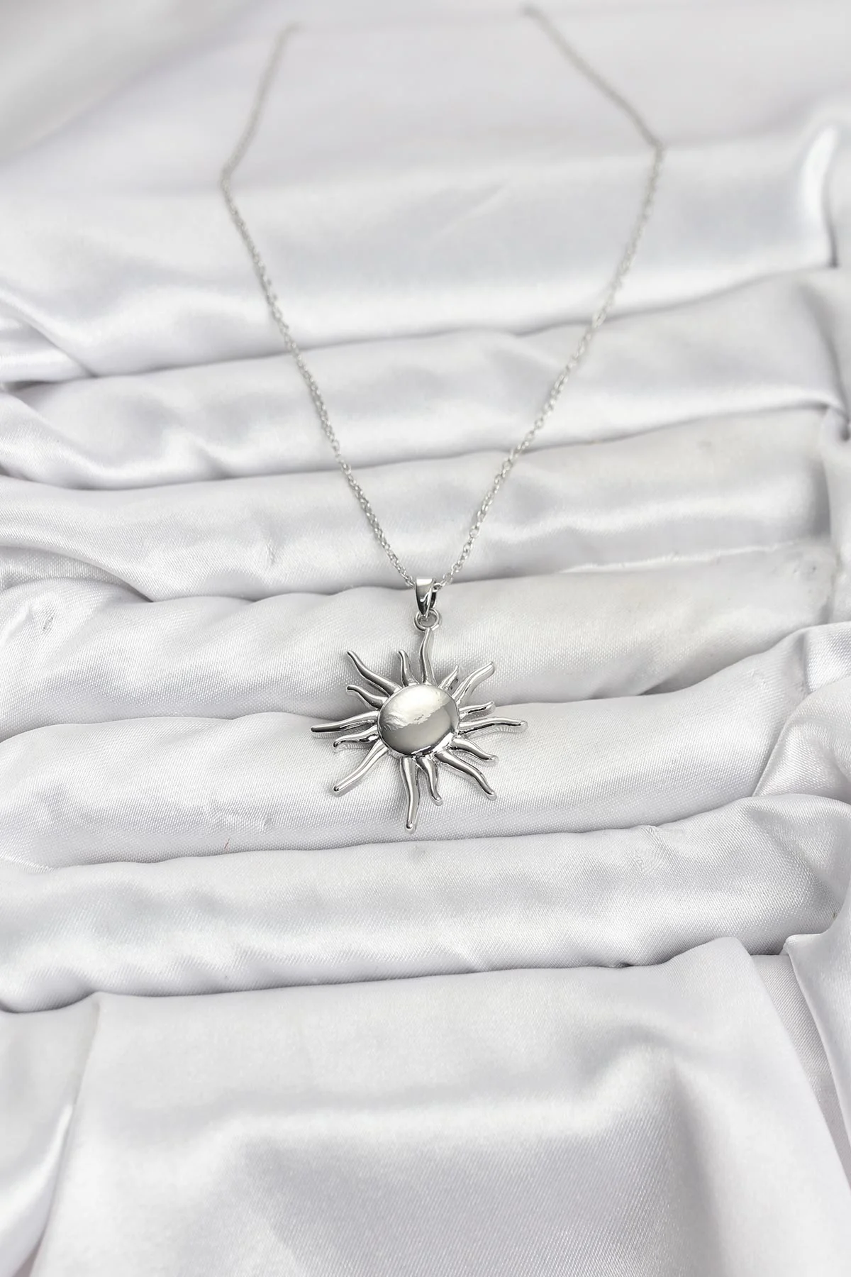 316L Çelik Zincir Gümüş Renk Güneş Model Kadın Kolye