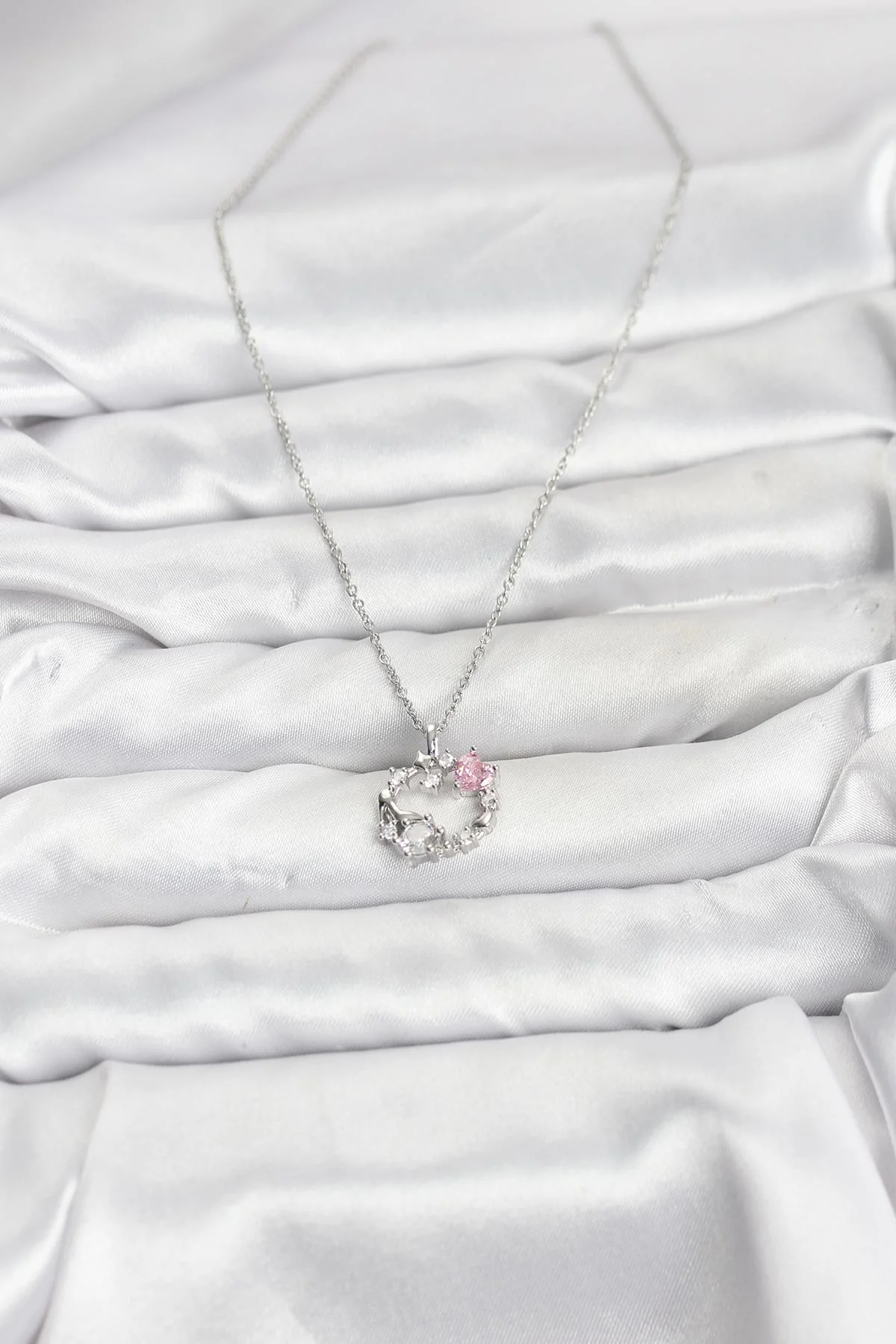 316L Çelik Zincir Gümüş Renk Pembe Taş Detaylı Çelenk Model Kadın Kolye