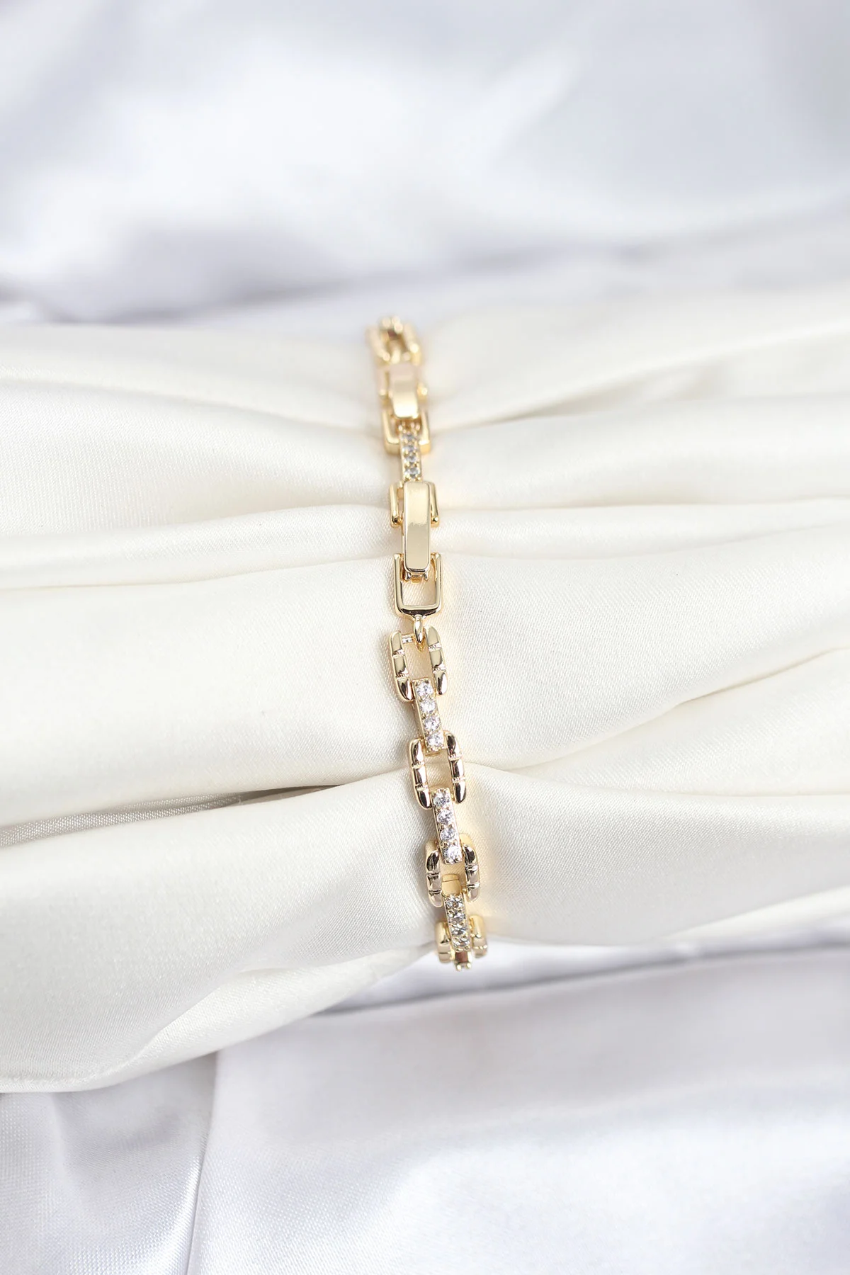 Pirinç Gold Renk VIP Seri Zincir Model Zirkon Taşlı Kadın Bileklik