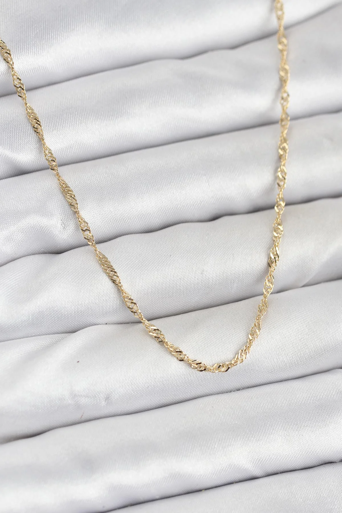 CM 14K Gold Renk Yassı Burgulu Model Kadın Kolye