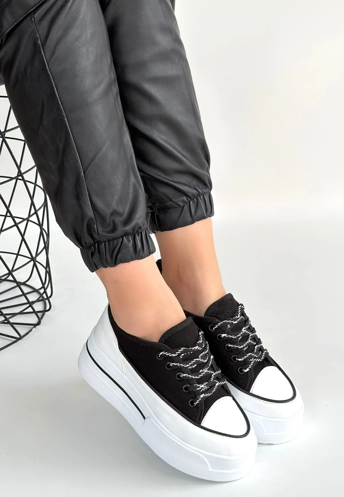 Dalen Siyah Keten Bağcıklı Spor Ayakkabı