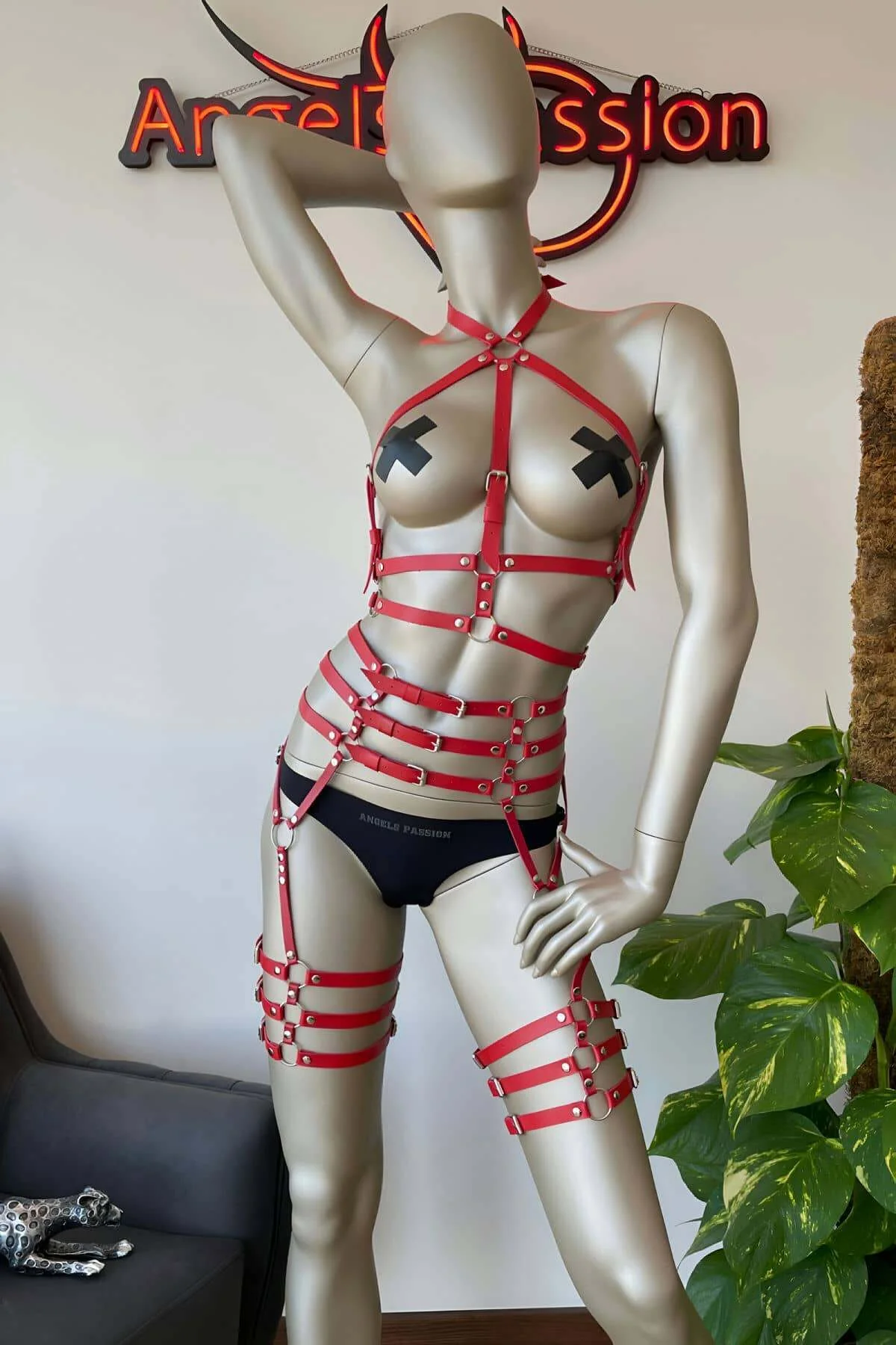 Fantazi İç Giyim Modelleri Kırmızı Deri Fantezi Giyim - Brf524