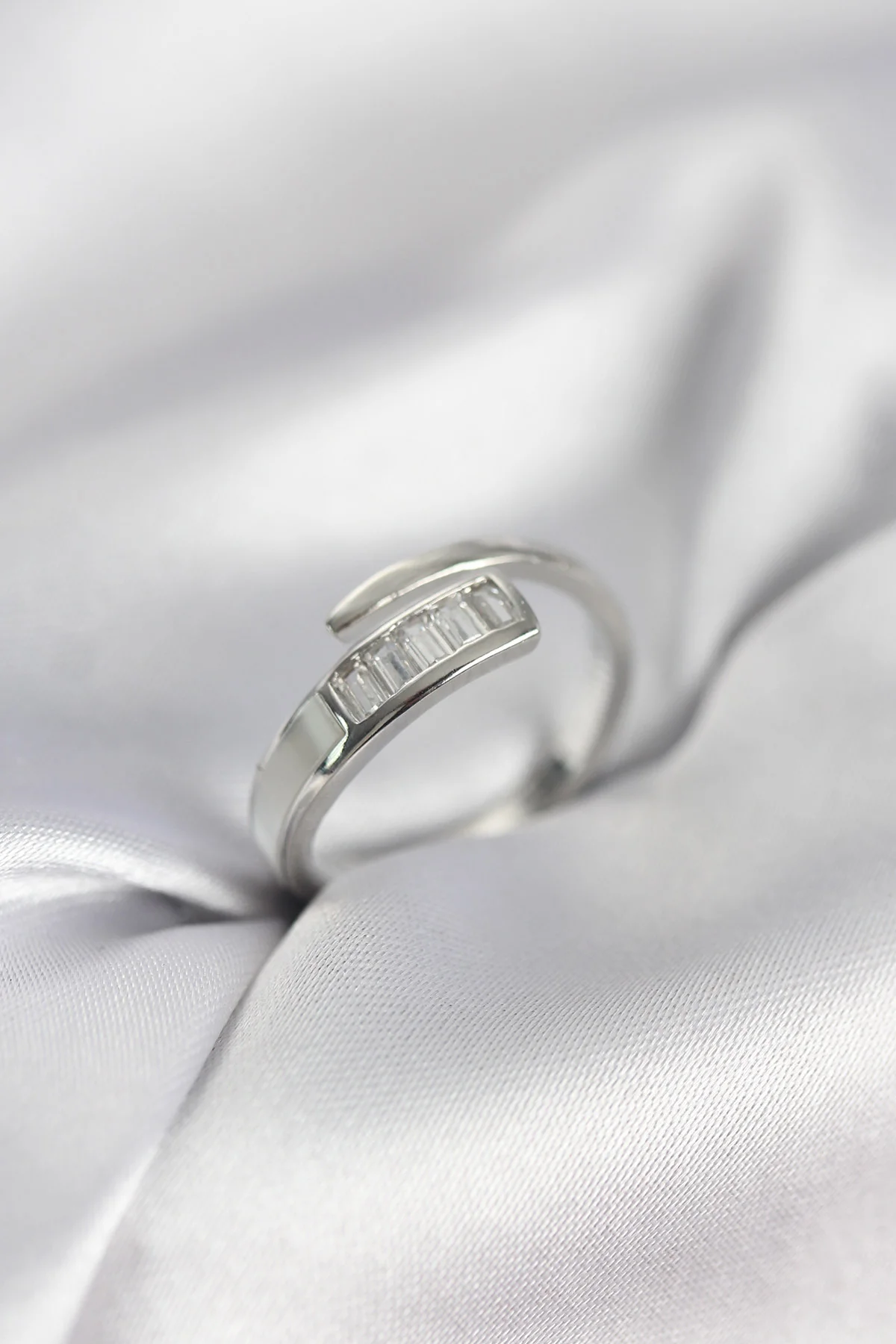 Baget Zirkon Taşlı Gümüş Renk Kadın Yüzük