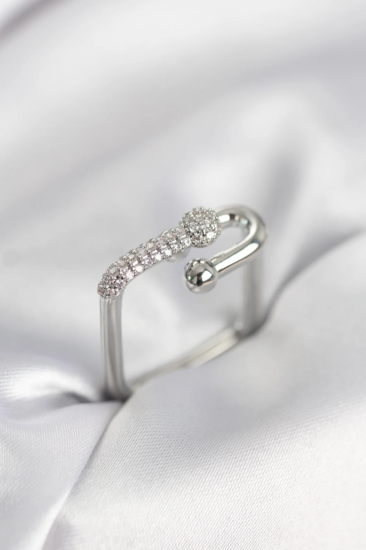 Gümüş Renk Zirkon Taşlı Tifani Model Kare Kadın Yüzük