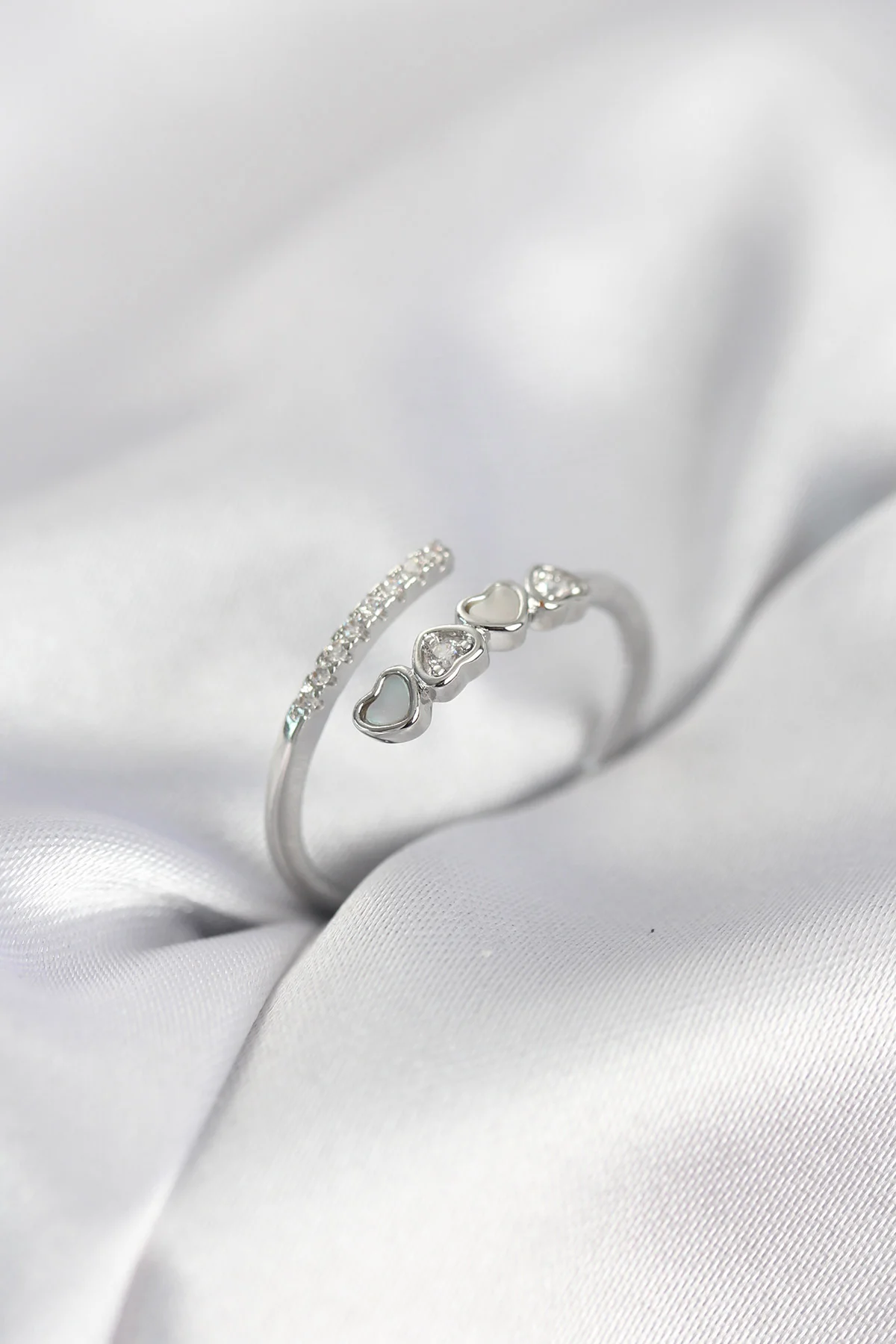 Gümüş Renk Zirkon Taşlı Minimal Kalp Model Kadın Yüzük