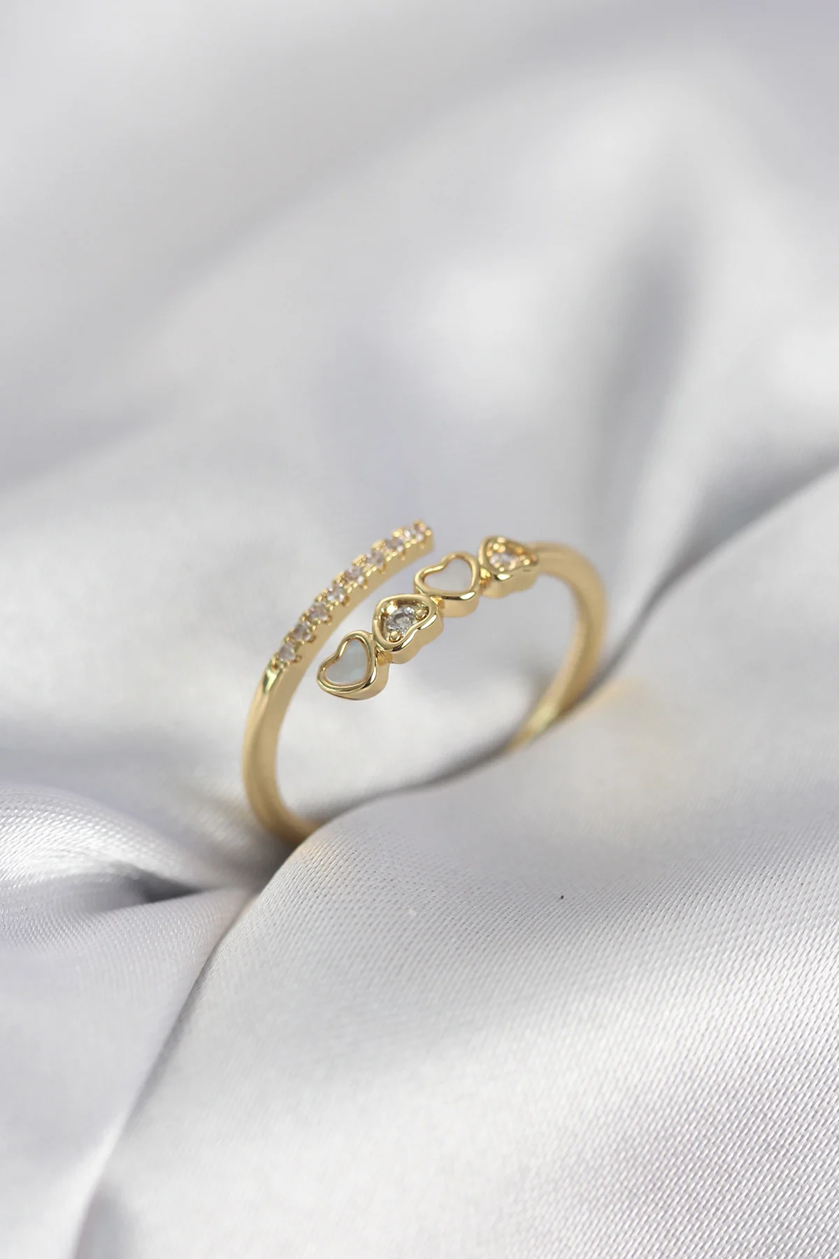 Gold Renk Zirkon Taşlı Minimal Kalp Model Kadın Yüzük
