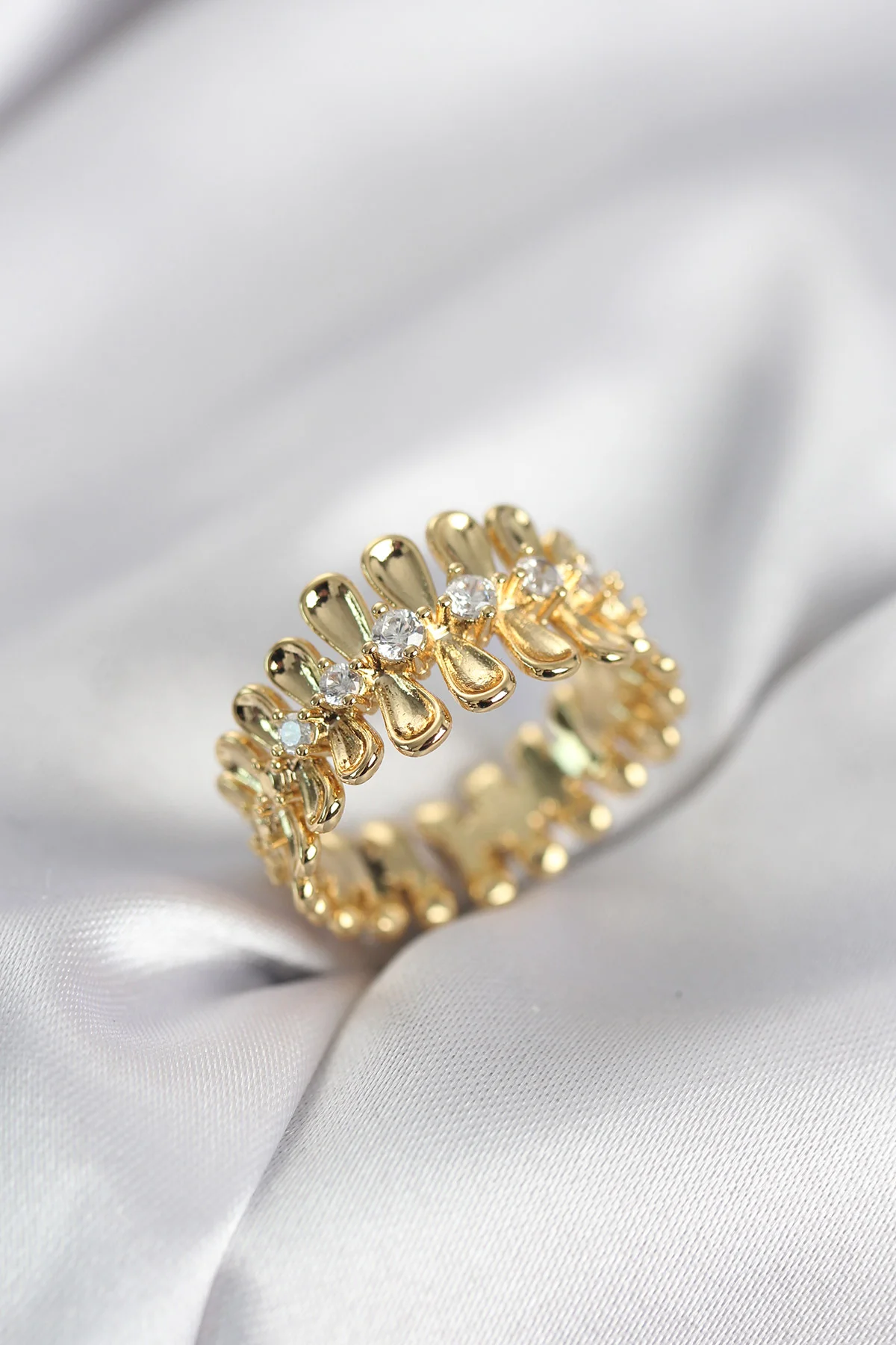 Gold Renk Zirkon Taşlı Sıralı Damla Model Kadın Yüzük