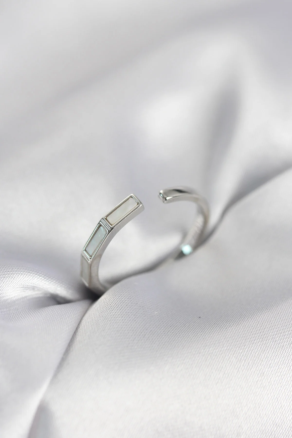 Gümüş Renk Sedefli Çubuk Model Kadın Yüzük