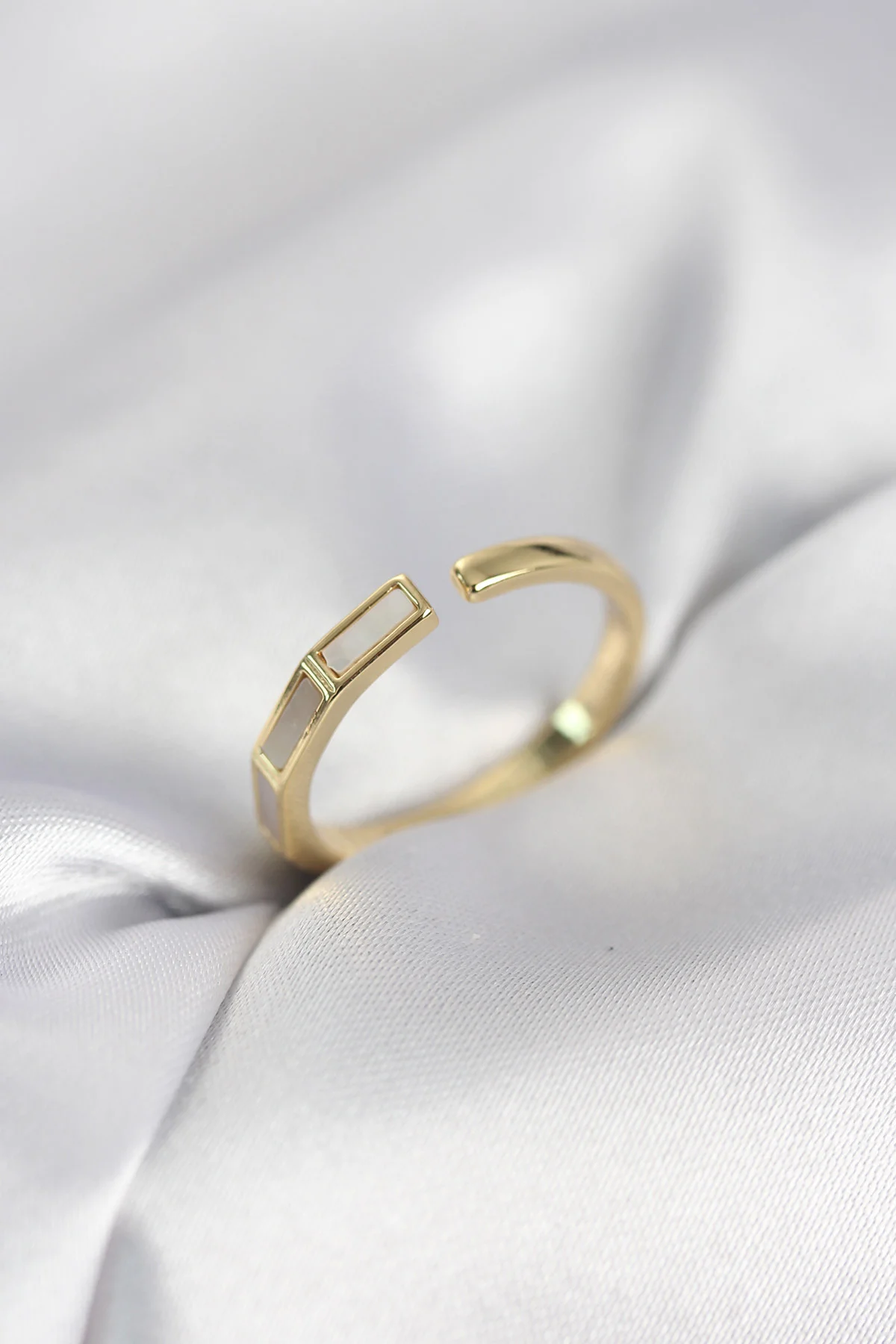 Gold Renk Sedefli Çubuk Model Kadın Yüzük