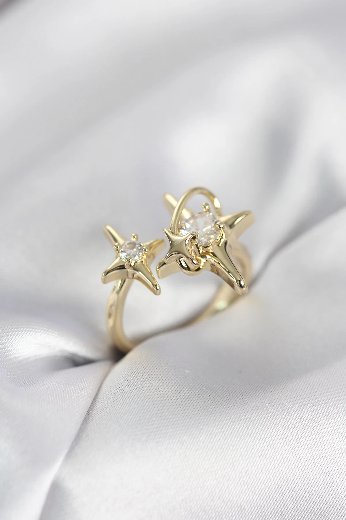 Gold Renk Kutup Yıldızı Model Zirkon Taşlı Kadın Yüzük