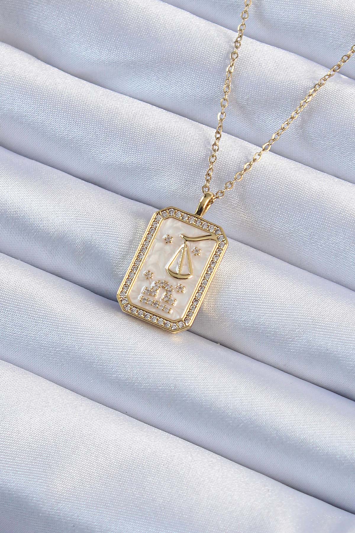 316L Çelik Zincir Gold Renk Zirkon Taşlı Çerçeveli Tarot Kolye