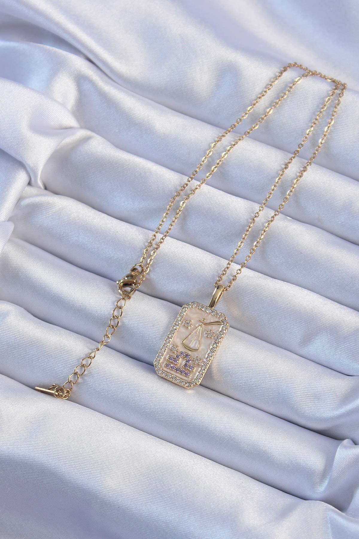 316L Çelik Zincir Gold Renk Lila Zirkon Taşlı Tarot Kolye