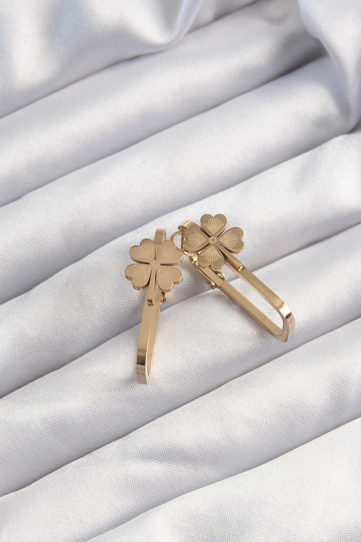 316L Çelik Gold Renk Geometrik Yonca Model Küpe