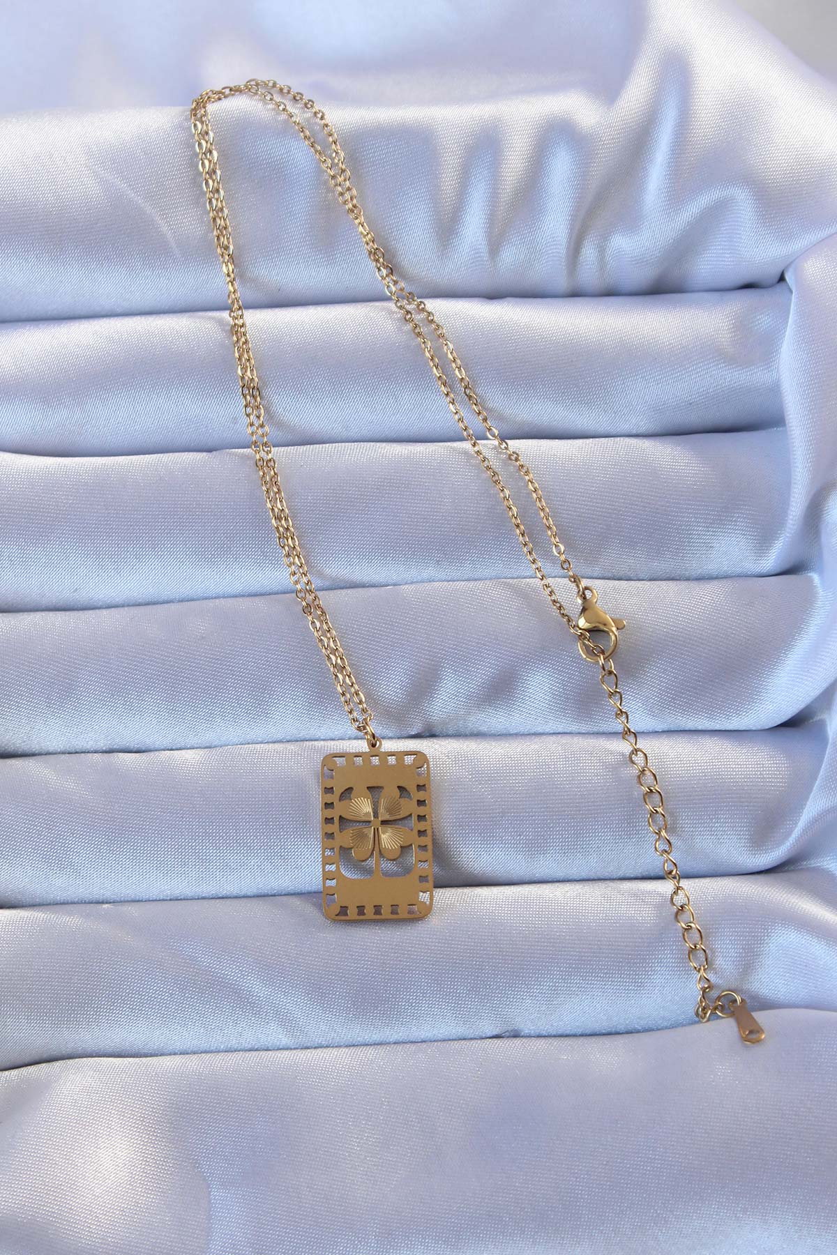 316L Çelik Gold Renk İşlemeli Yonca Model Vintage Kolye