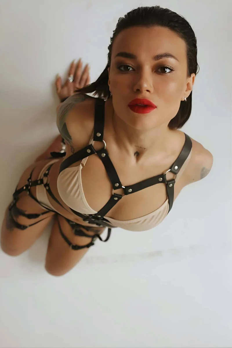 Omuzdan Askılı Seksi Fantezi Alt Ve Üst Deri Takım - Brf719