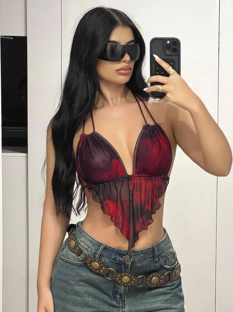 Kadın Kırmızı Siyah Renklerde Önden Üçgen Kesim Detaylı Crop Askılı Önden Bağlama 5092