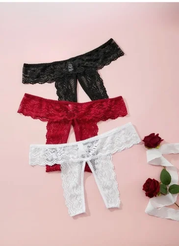 Fantezi Kadın 3'lü Özel Bölgeleri Açık Dantelli Tanga Seti
