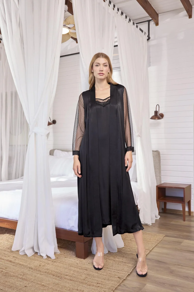 Dantelli Tüllü Ve Dekolteli Saten Sabahlık Takımı