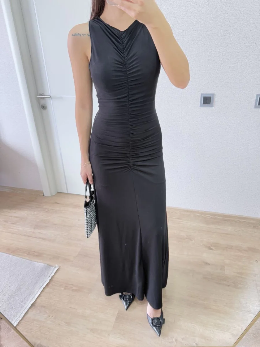 Bürümcük Kumaşlı İçi Astarlı Üzgülü Kolsuz Büzgülü Uzun Elbise - Siyah -