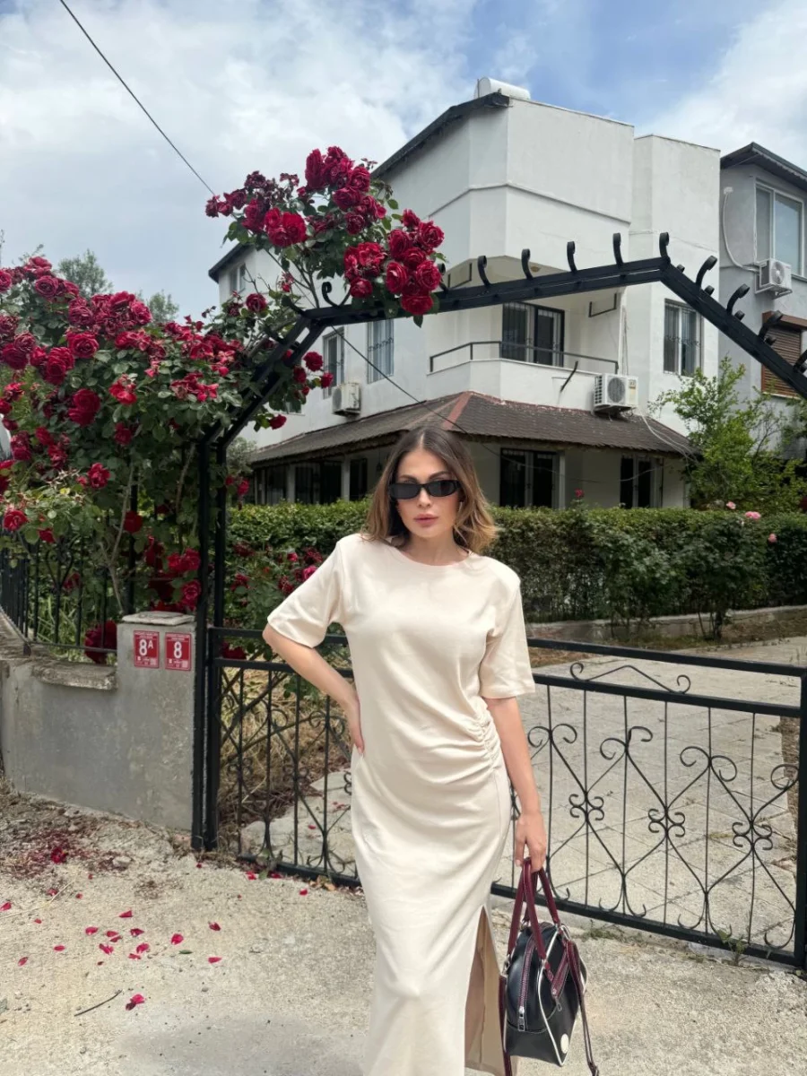 Kısa Kollu Uzun Yandan Yırtmaçlı Elbise - Bej -