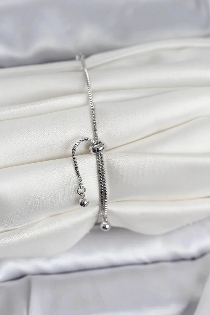 Gümüş Renk Yonca Model Zirkon Taşlı Asansörlü Kadın Bileklik