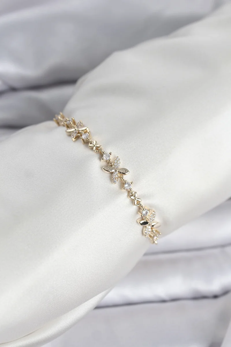 Gold Renk Yonca Model Zirkon Taşlı Asansörlü Kadın Bileklik