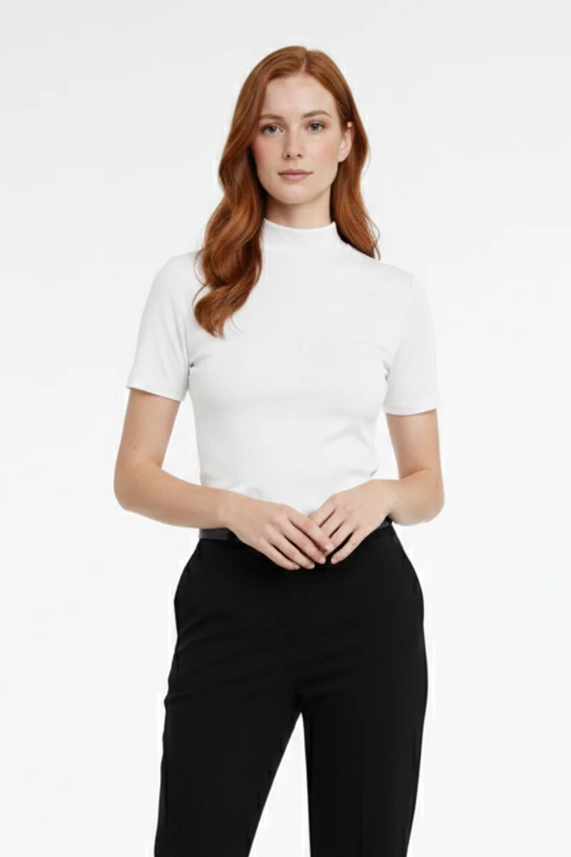 Kadın Beyaz Viskon  Yarım Balıkçı Yaka Kısa Kollu Kompakt Slim Fit Likralı Basic Günlük Body Bluz