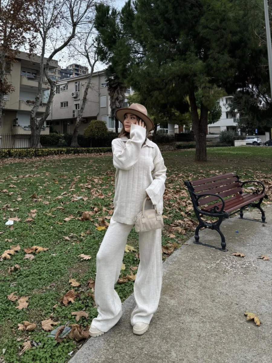 Yakalı Cizgi Detaylı Triko İkili Takım - Beyaz -