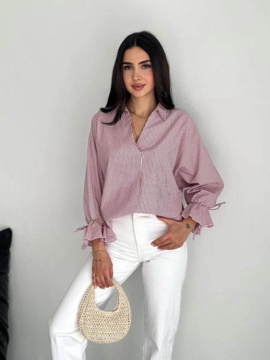 Arkası Asimetrik Yırtmaç Kesim Detaylı Cizgili Bluz Gömlek - Bordo -