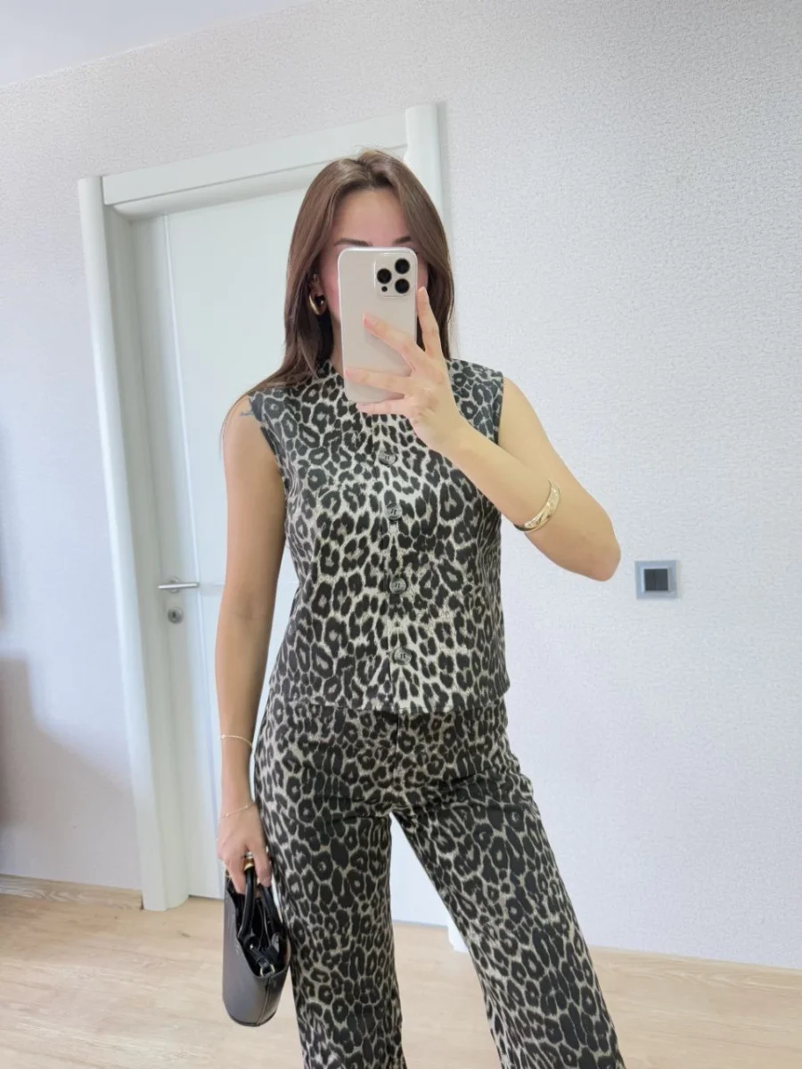 leopar desenli Düğmeli Bluzlu Pantolon İkili Takım -Leopar -