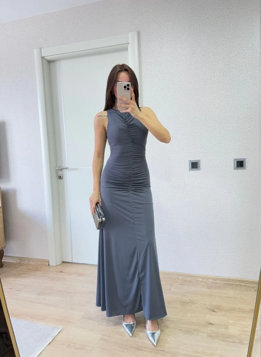 Bürümcük Kumaşlı İçi Astarlı Üzgülü Kolsuz Büzgülü Uzun Elbise - Füme -