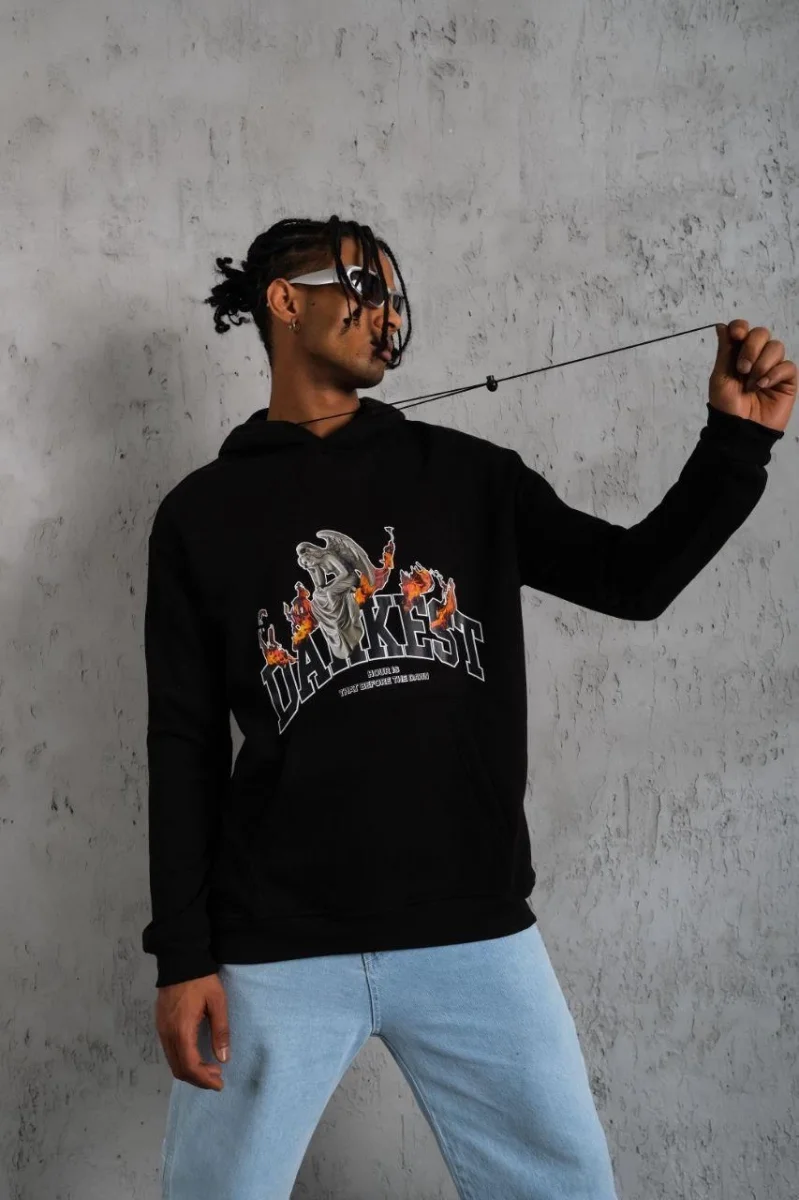 Oversize Kapüşonlu Sweatshirt – Siyah Renk Üç İplik İçi Pamuklu Kanguru Cepli Baskılı Hoodie Rahat Kalıp Kışlık Günlük Kombinlere Uygun - Siyah -