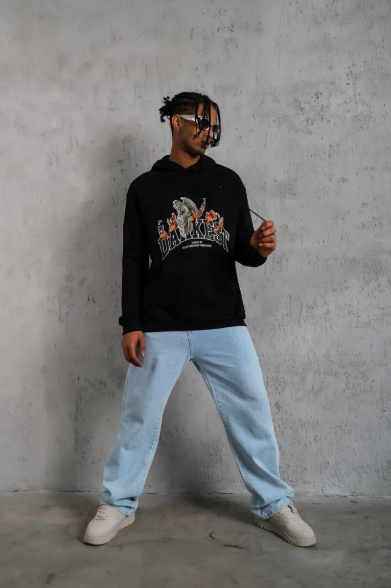 Oversize Kapüşonlu Sweatshirt – Siyah Renk Üç İplik İçi Pamuklu Kanguru Cepli Baskılı Hoodie Rahat Kalıp Kışlık Günlük Kombinlere Uygun - Siyah -