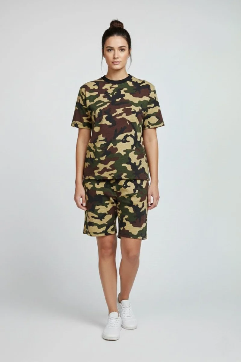 Kadın Kamuflaj Desenli Tişört Şort Takım – Günlük Rahat Kesim Yazlık 2’li Kombin - Kamuflaj