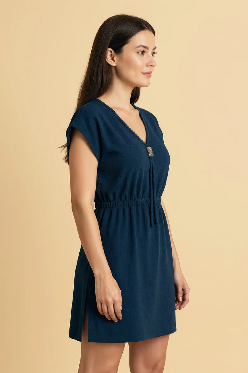 Kadın Lacivert Yanları Yırtmaçlı Tokalı V Yaka Mini Plaj Elbisesi